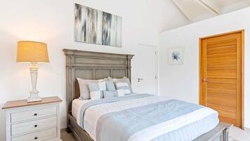 3 soverom, strykejern/-brett, reiseseng for barn og wi-fi (inkludert)