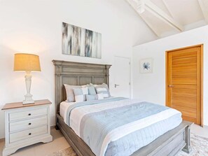 3 soverom, strykejern/-brett, reiseseng for barn og wi-fi (inkludert)