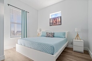 10 bedrooms, desk, iron/ironing board, travel cot - *New~Heated Pool+Great Patio+Grill+Pool Table (Panama City Beach)