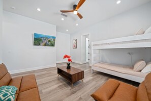 10 bedrooms, desk, iron/ironing board, travel crib - *New~Heated Pool+Great Patio+Grill+Pool Table (Panama City Beach)