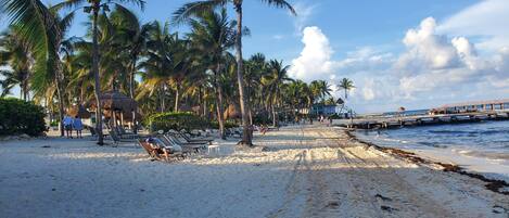 Liegestühle, Strandtücher