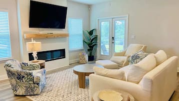 Smart TV, fireplace, video games, table tennis