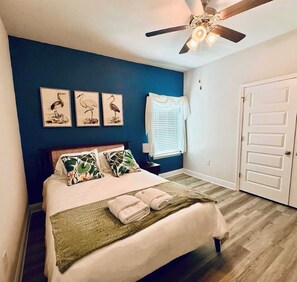 5 bedrooms, desk, iron/ironing board, travel cot