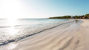 Beach - Steps to BEACH and 5th Avenue! Turquoise Grand Condo: quiet, renovated, w/ POOL! (Playa del Carmen)