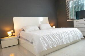 2 chambres, fer et planche à repasser, Wi-Fi, draps fournis