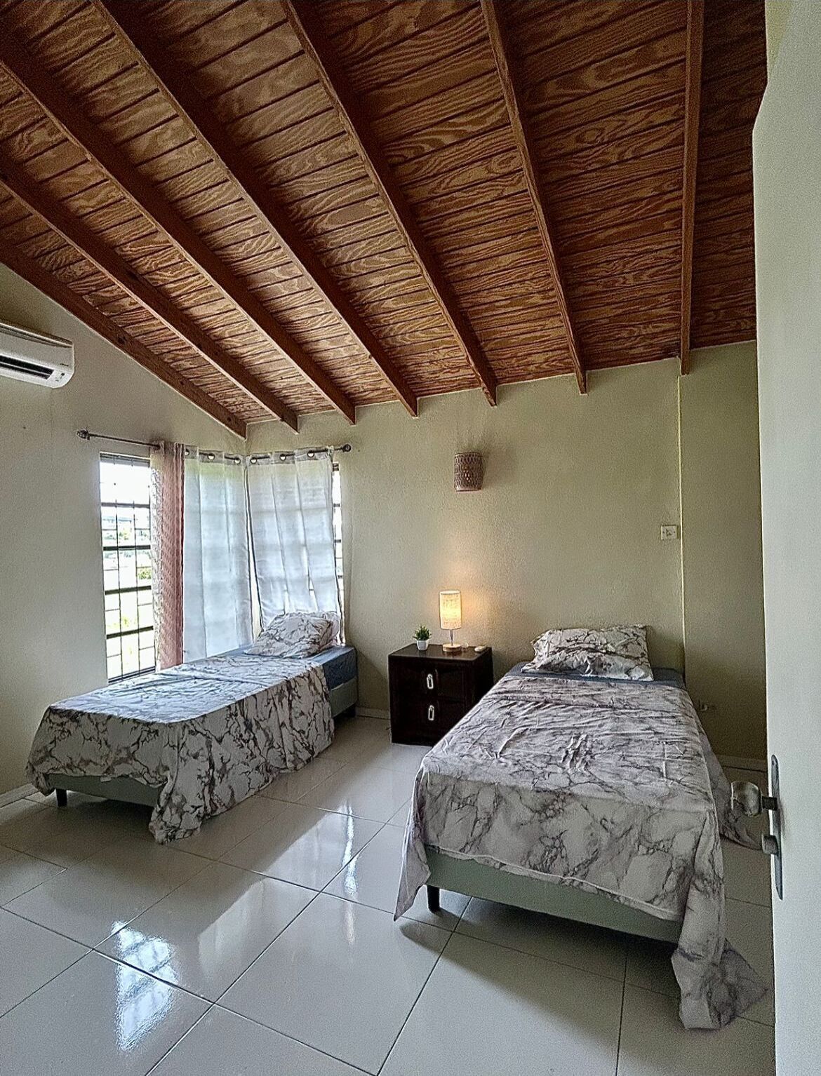 2 室のベッドルーム、アイロン / アイロン台、旅行用ベビーベッド、WiFi (無料)