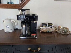 Kaffee und/oder Kaffeemaschine