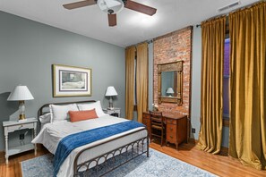 3 室のベッドルーム、WiFi (無料)、ベッドシーツ