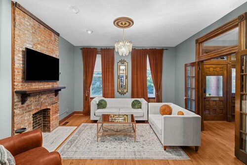 Beautiful Historic Soulard Home with Speakeasy and Game Room, next to AB Brewery