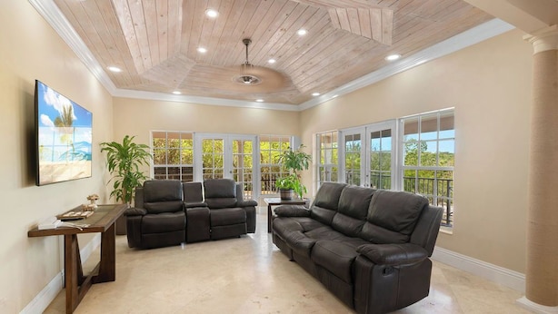 A spacious living room with a high ceiling, large windows, and a comfortable seating area. - NEW 3 BDR villa near Jolly Hall beach and Turtle beach in Welcoming George Town (George Town)