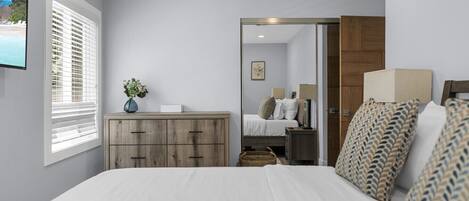 3 habitaciones, escritorio, tabla de planchar con plancha y wifi gratis