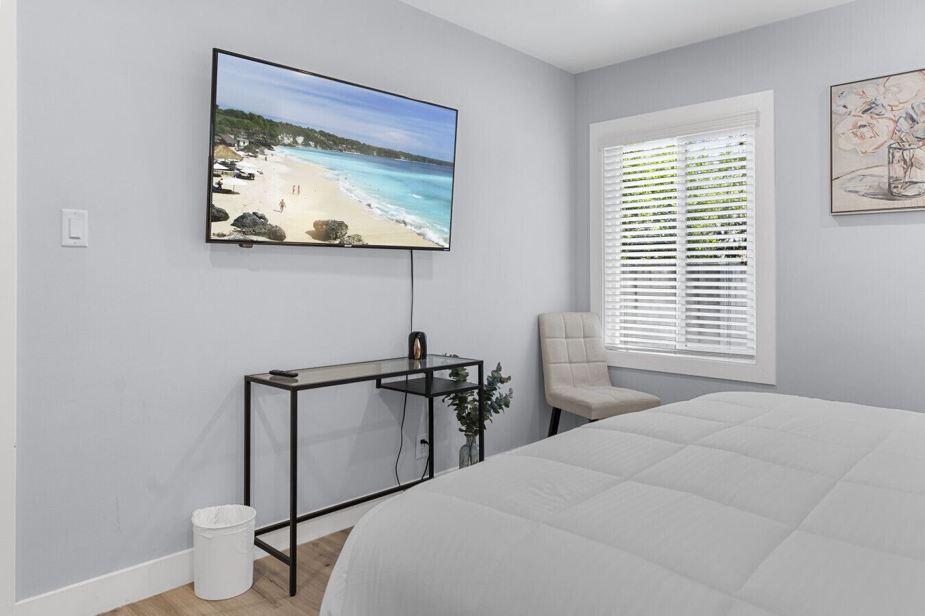 3 habitaciones, escritorio, tabla de planchar con plancha y wifi gratis 