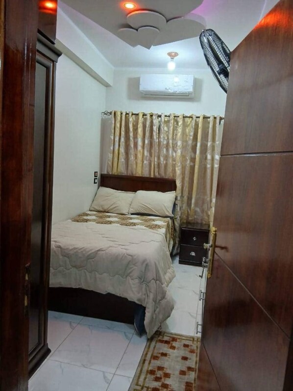 1 habitación, tabla de planchar con plancha, wifi y ropa de cama 