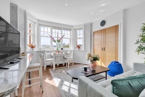 Apartment | 2 bedrooms - Slice of Brighton With Seaviews By My Getaways (Brighton)