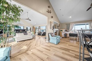 تلفزيون ذكي، مدفأة، ألعاب فيديو، مشغل دي في دي