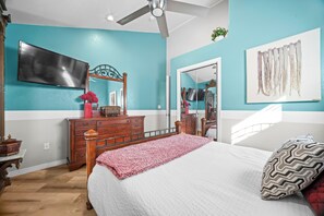 4 bedrooms, desk, iron/ironing board, travel crib