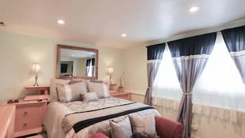 4 bedrooms, desk, iron/ironing board, travel cot