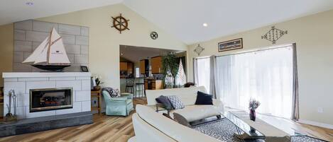 Smart TV, chimenea, videojuegos, reproductor de DVD