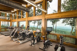 Fitness facility - Majestic Meadows-pet friendly/walking distance to community pool/pickleball (Boone)