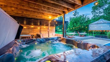 Bain à remous extérieur