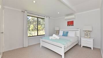 5 bedrooms, desk, iron/ironing board, travel crib