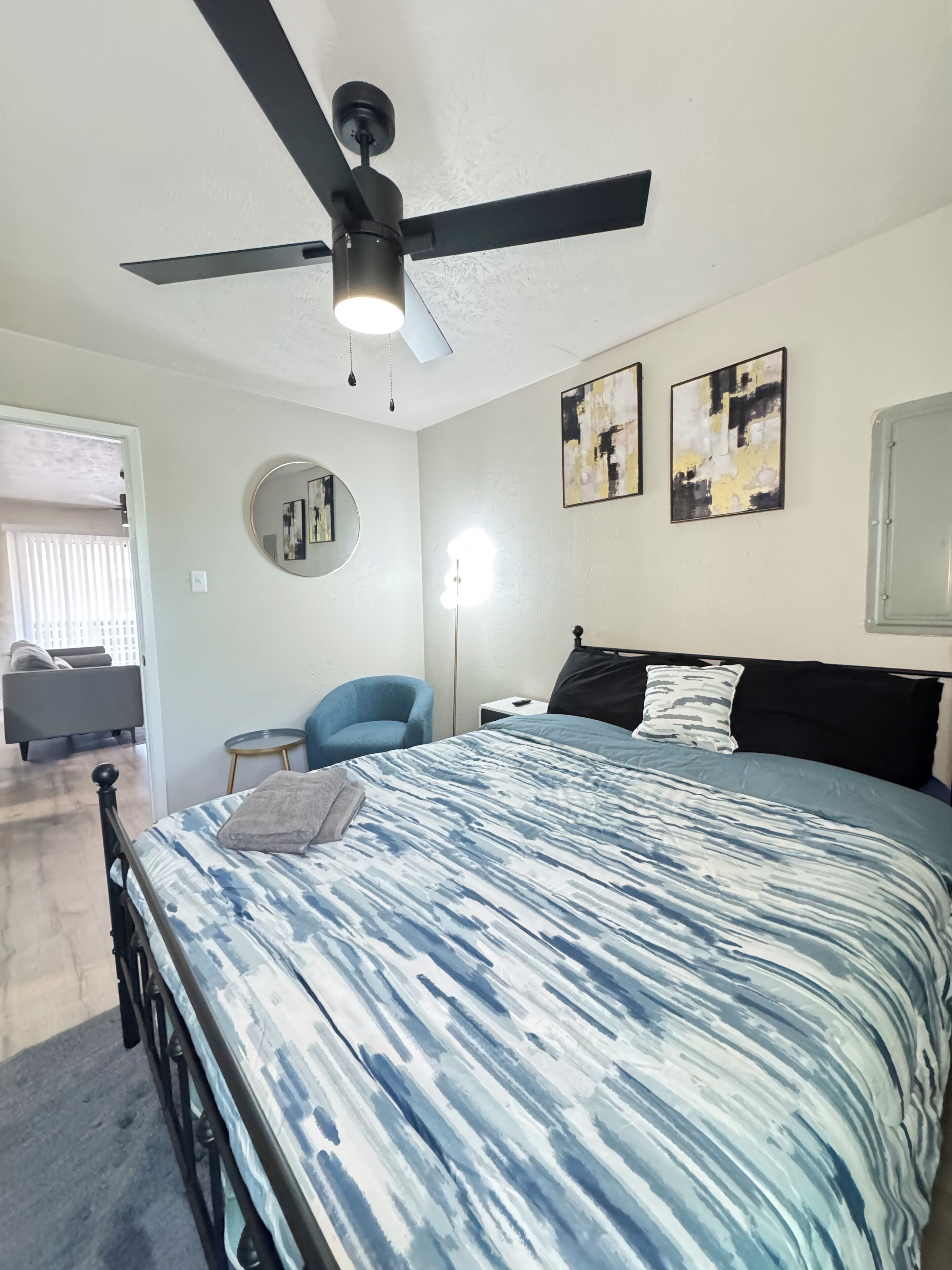 1 habitación, tabla de planchar con plancha, wifi y ropa de cama 