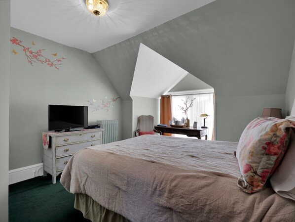 1 chambre, bureau, fer et planche à repasser, Wi-Fi gratuit