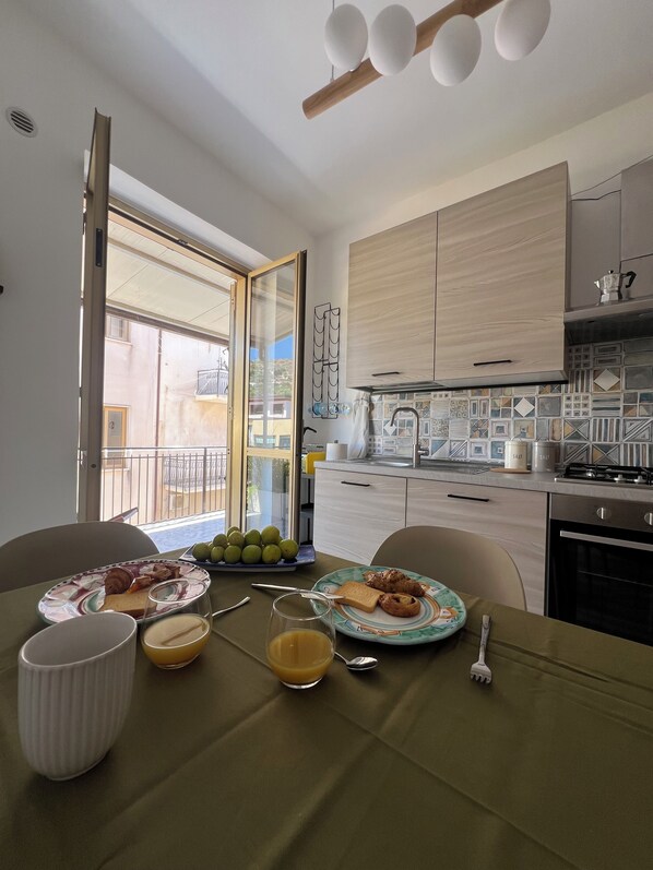 Fridge, microwave, oven, stovetop - Casa Spartea Cilento coast, your seaside retreat! (Marina di Camerota)