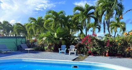 ILET SOLEIL 5 minutes from the beach! Lovely terrace for lounging