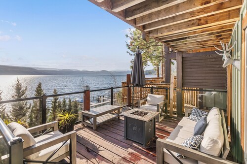 Nordic Calm. Okanagan Charm. Escape to our tranquil lakeside cottage retreat.
