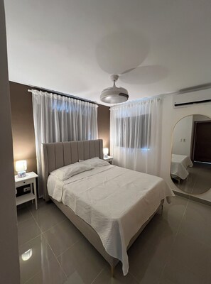 2 chambres, fer et planche à repasser, Wi-Fi gratuit, draps fournis