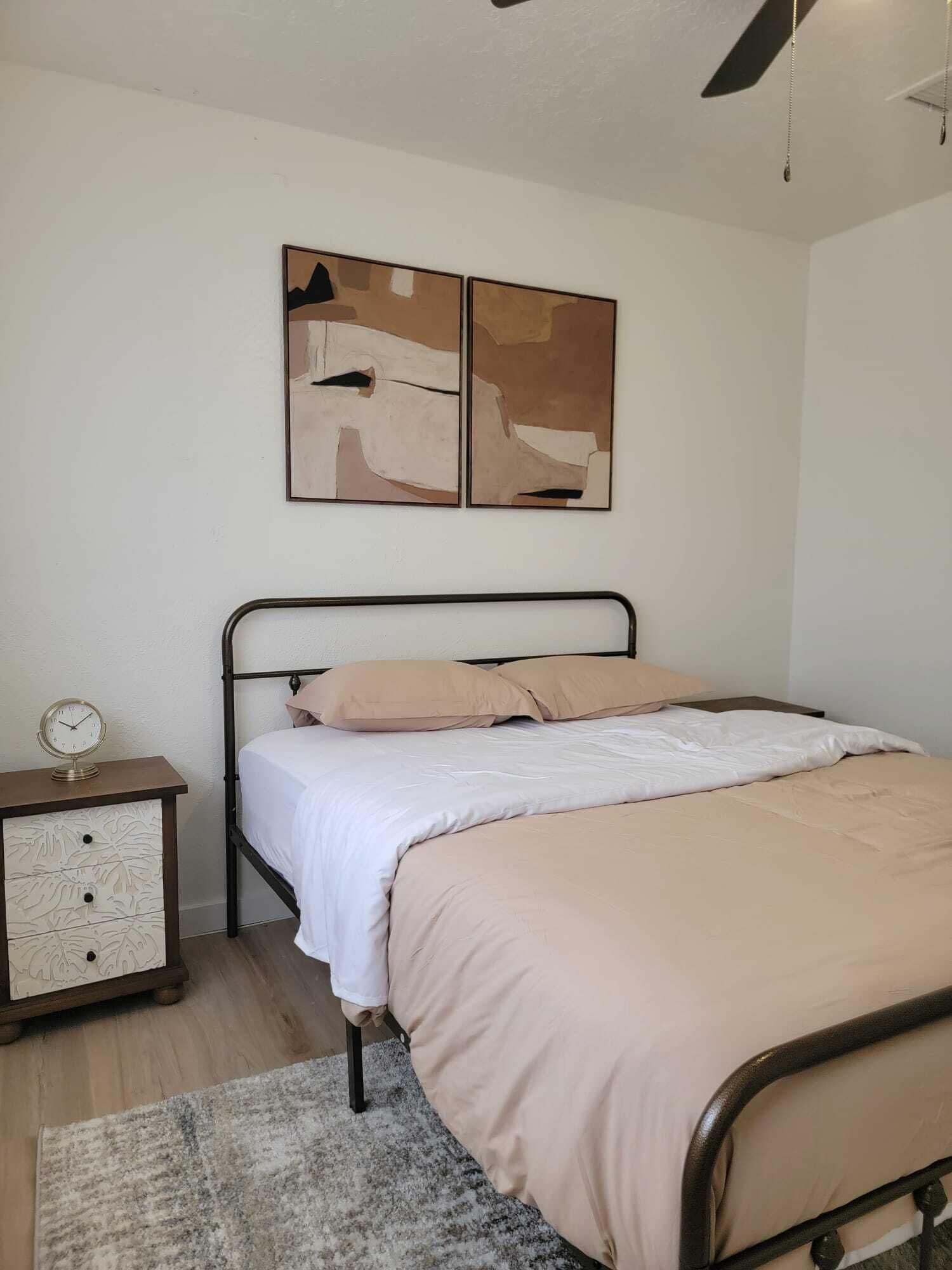 4 bedrooms, iron/ironing board, WiFi, bed sheets