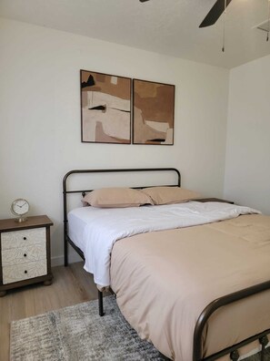 4 soverom, strykejern/-brett, wi-fi og sengetøy