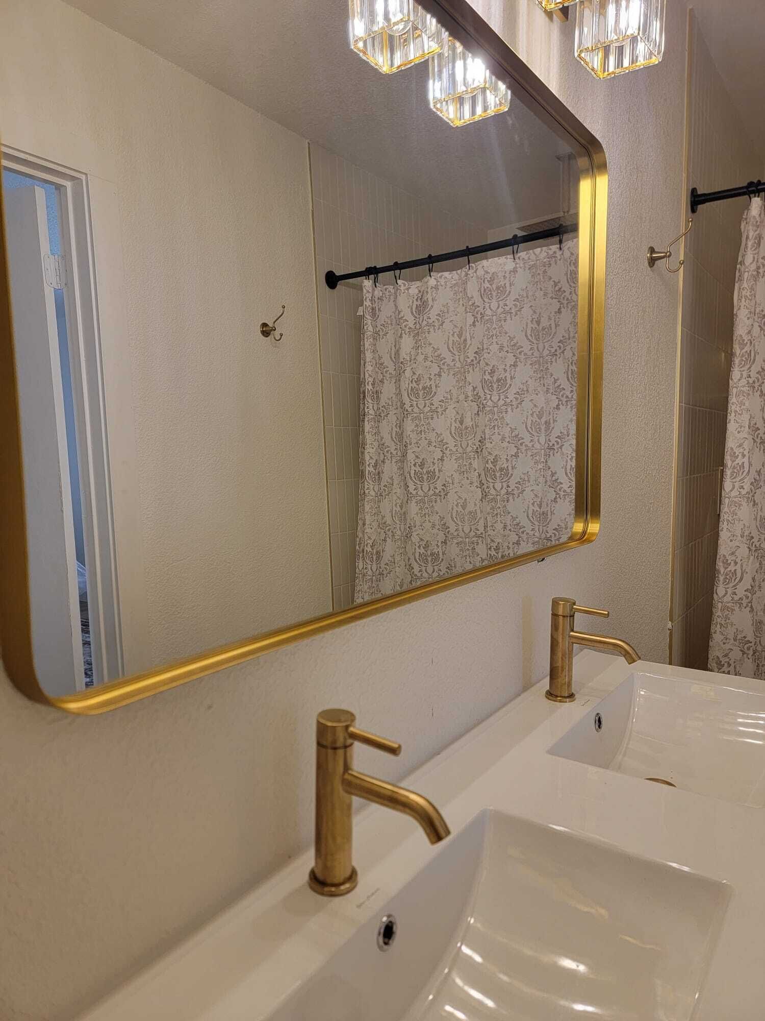 Toallas y papel de baño 