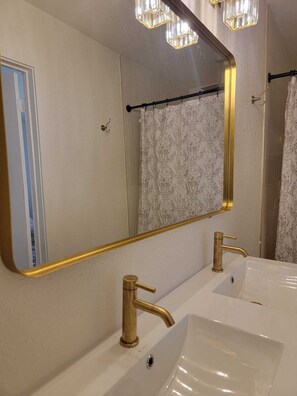 Toallas y papel de baño 