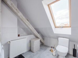 Haartrockner, Handtücher, Seife, Shampoo