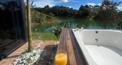 SINPRISA "NOT RUSH "PRECIOUS CABIN! withJacuzzi, stone view, direct access to the reservoir