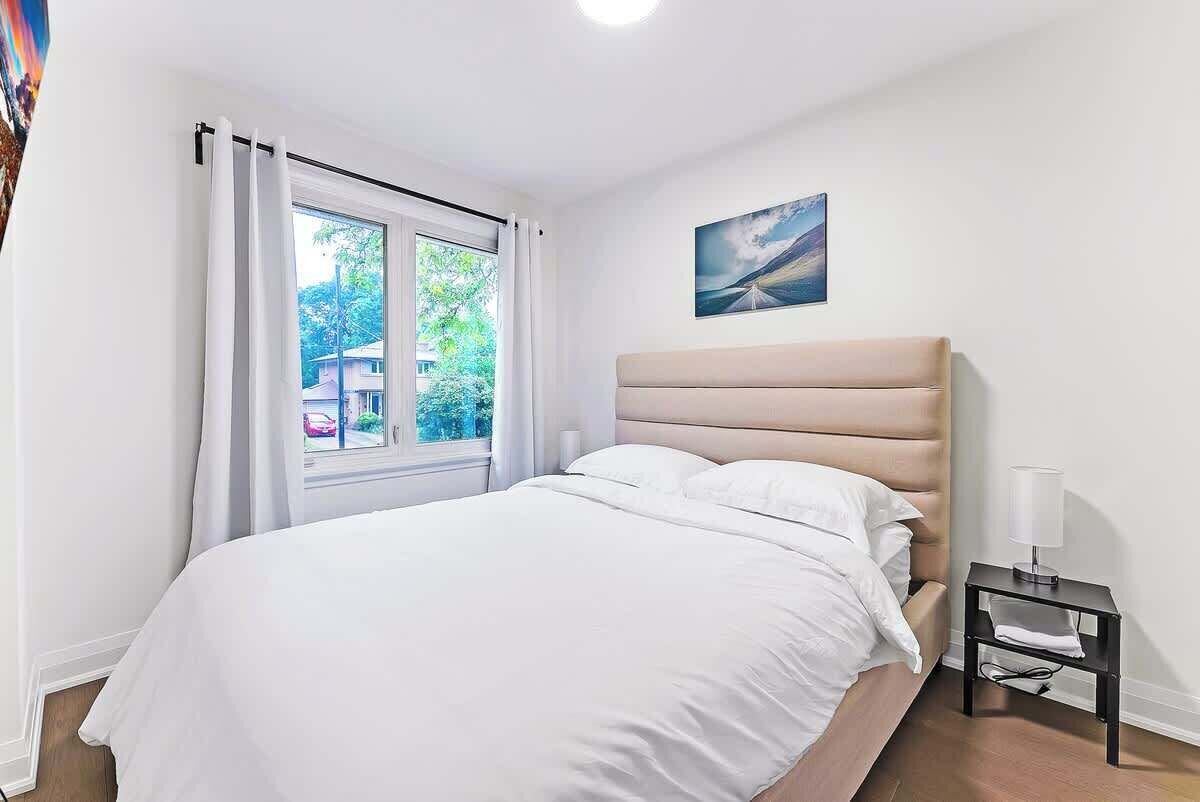 Desk, iron/ironing board, WiFi, bed sheets