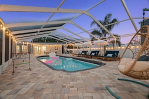 A heated pool - Surfs Up! Heated Pool+Golf+Games, Sleeps 10, 15 min to beaches! (Largo)