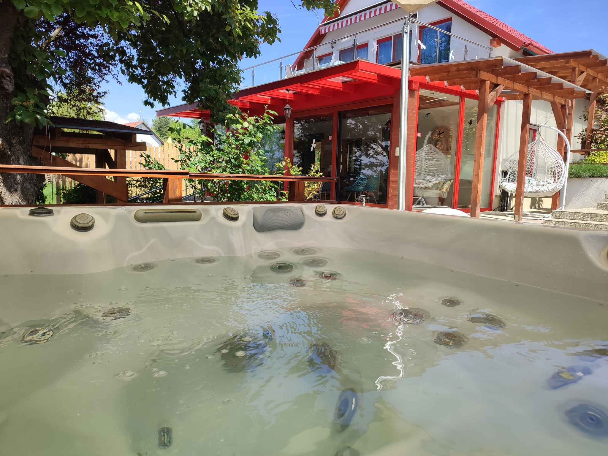 Bain à remous extérieur