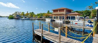 Key Largo Kampground Brand New 2025 RV 2BR + 2 Lofts, 2BA Pool & Marina