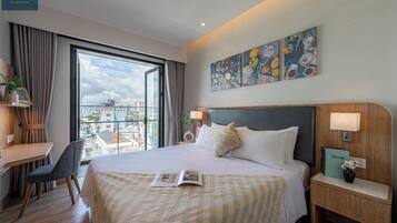 Luxury Apartment, 2 Bedrooms, Balcony, City View | 2 bedrooms, minibar, individually decorated, individually furnished