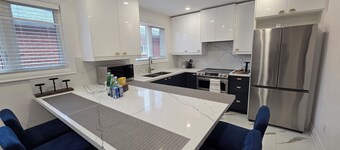 Gorgeous Home near Pearson Airport