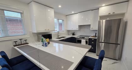 Gorgeous Home near Pearson Airport