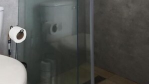 Shower, towels, soap, shampoo - One Love (Gros Islet)