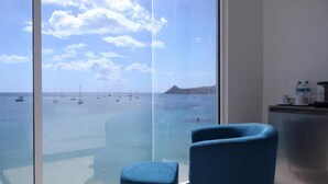 Laptop workspace, free WiFi - One Love (Gros Islet)