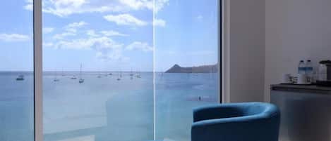 Laptop workspace, free WiFi