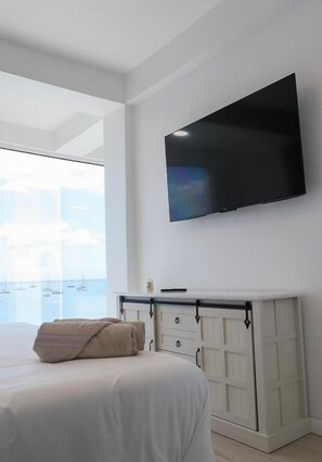 Laptop workspace, free WiFi - One Love (Gros Islet)