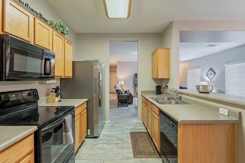 Large 3 Bedroom Home On Golf Course W/ Pool