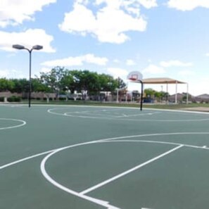 Sport court - Large 3 Bedroom Home On Golf Course W/ Pool (San Tan Valley)